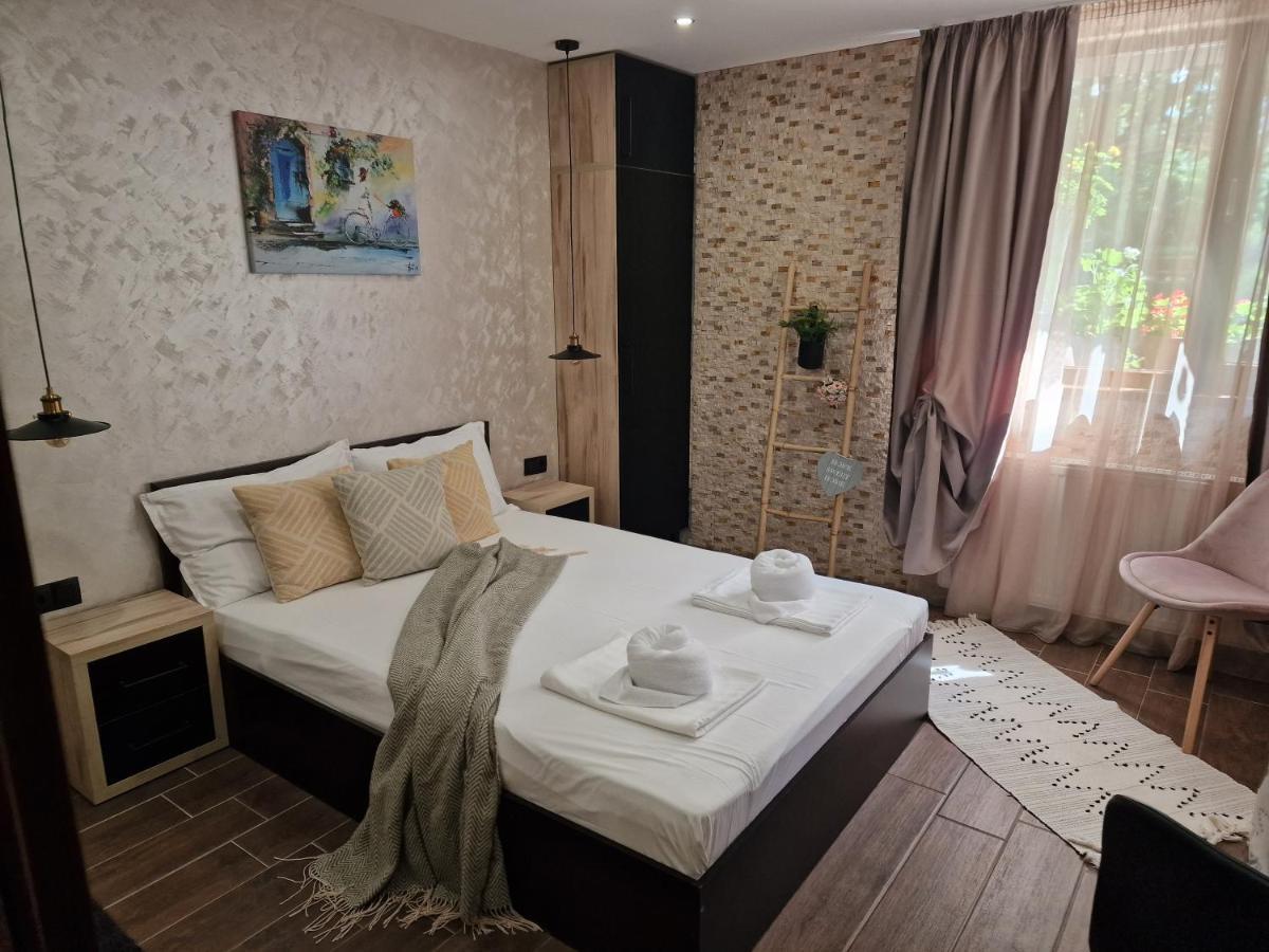 Kamelia Guest Rooms Казанлык Экстерьер фото