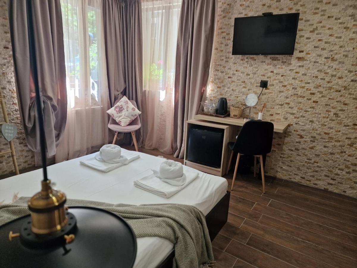 Kamelia Guest Rooms Казанлык Экстерьер фото