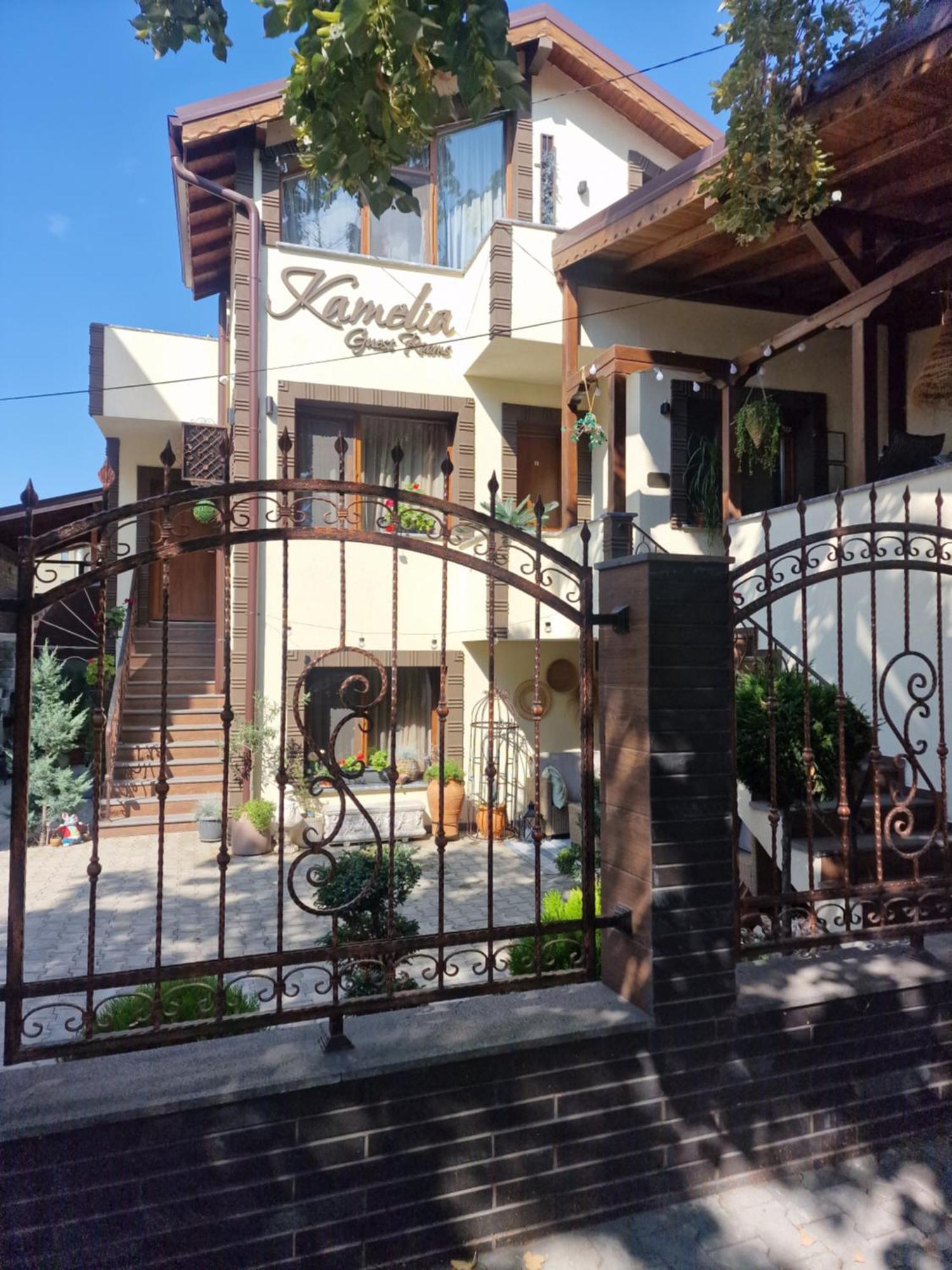 Kamelia Guest Rooms Казанлык Экстерьер фото